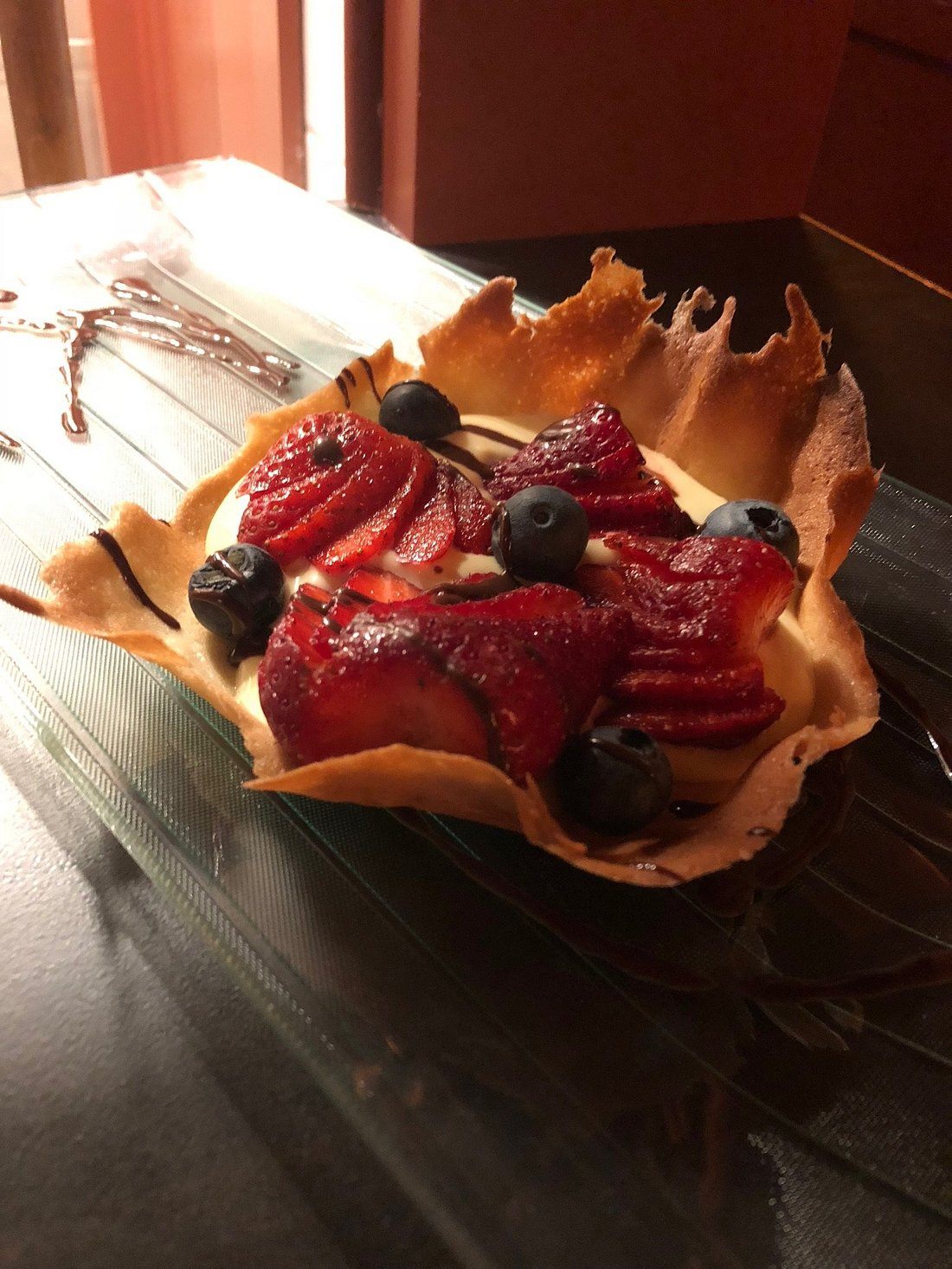 Cestino croccante con crema pasticciera e frutta